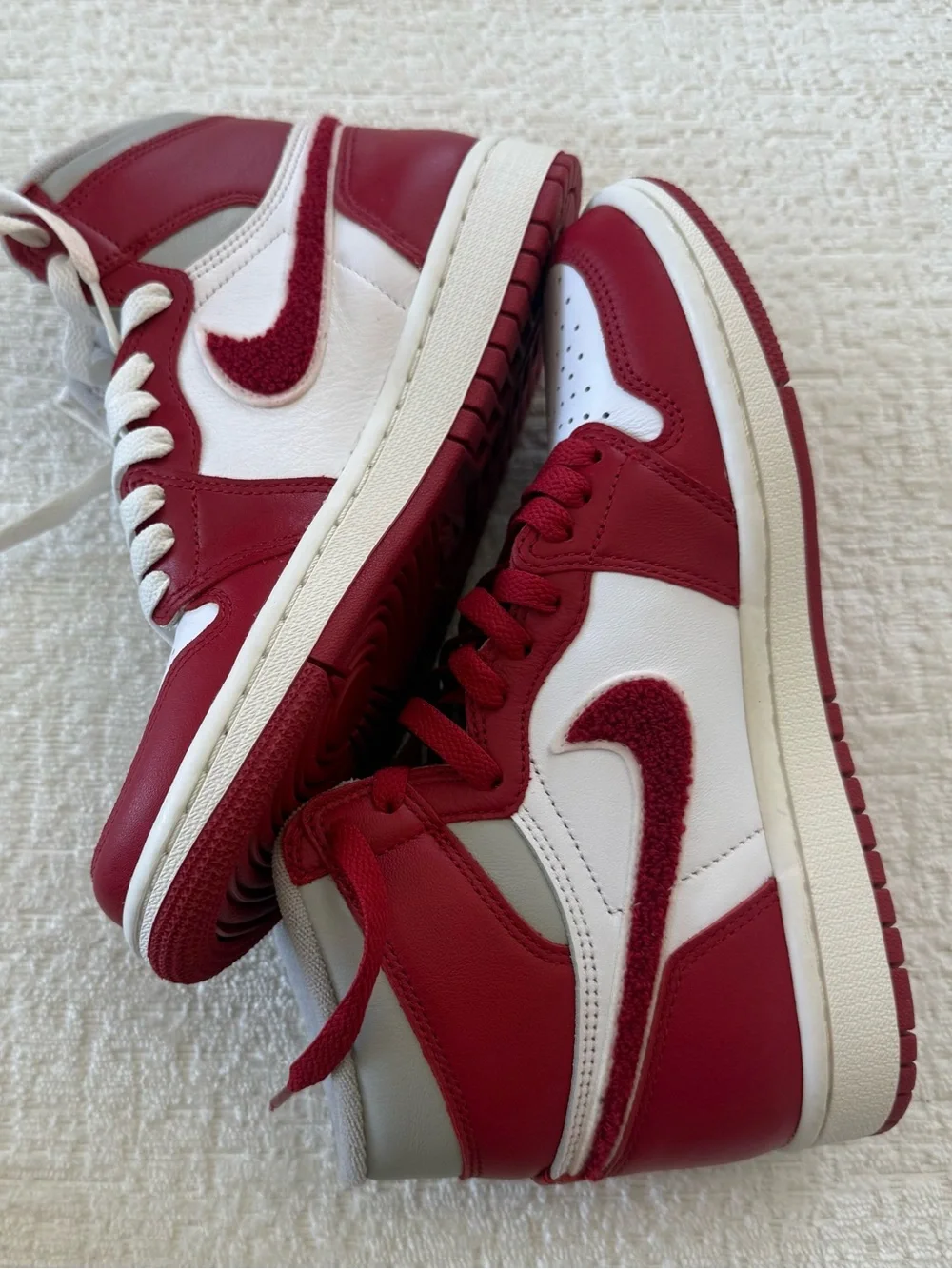 Jordan 1 Retro High OG Nike High-Top Sneaker - Red/White/Grey
